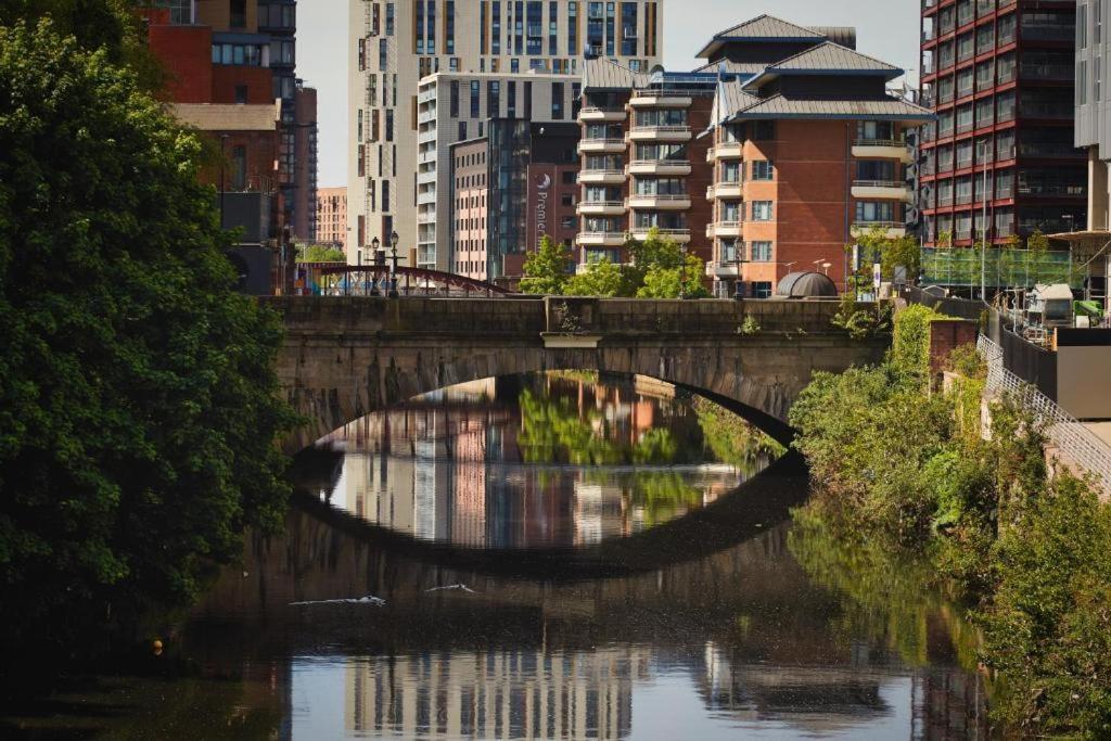 Adelphi Wharf Luxury Apartments Manchester Exterior photo
