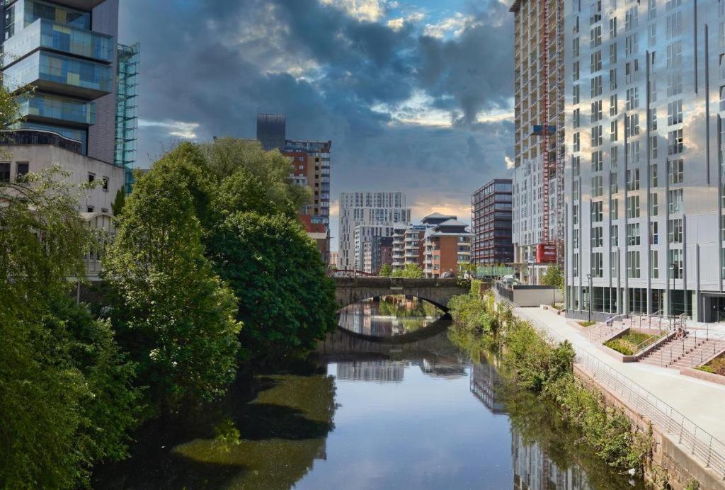 Adelphi Wharf Luxury Apartments Manchester Exterior photo